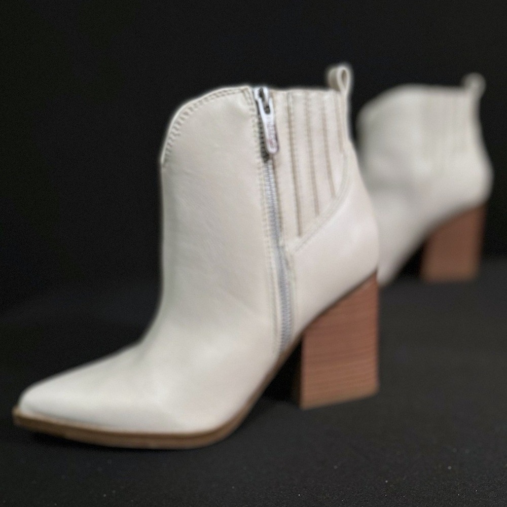 Indigo Rd Womens Western Boots Size 7 Alydia White Contrasting Stitch Cowboy